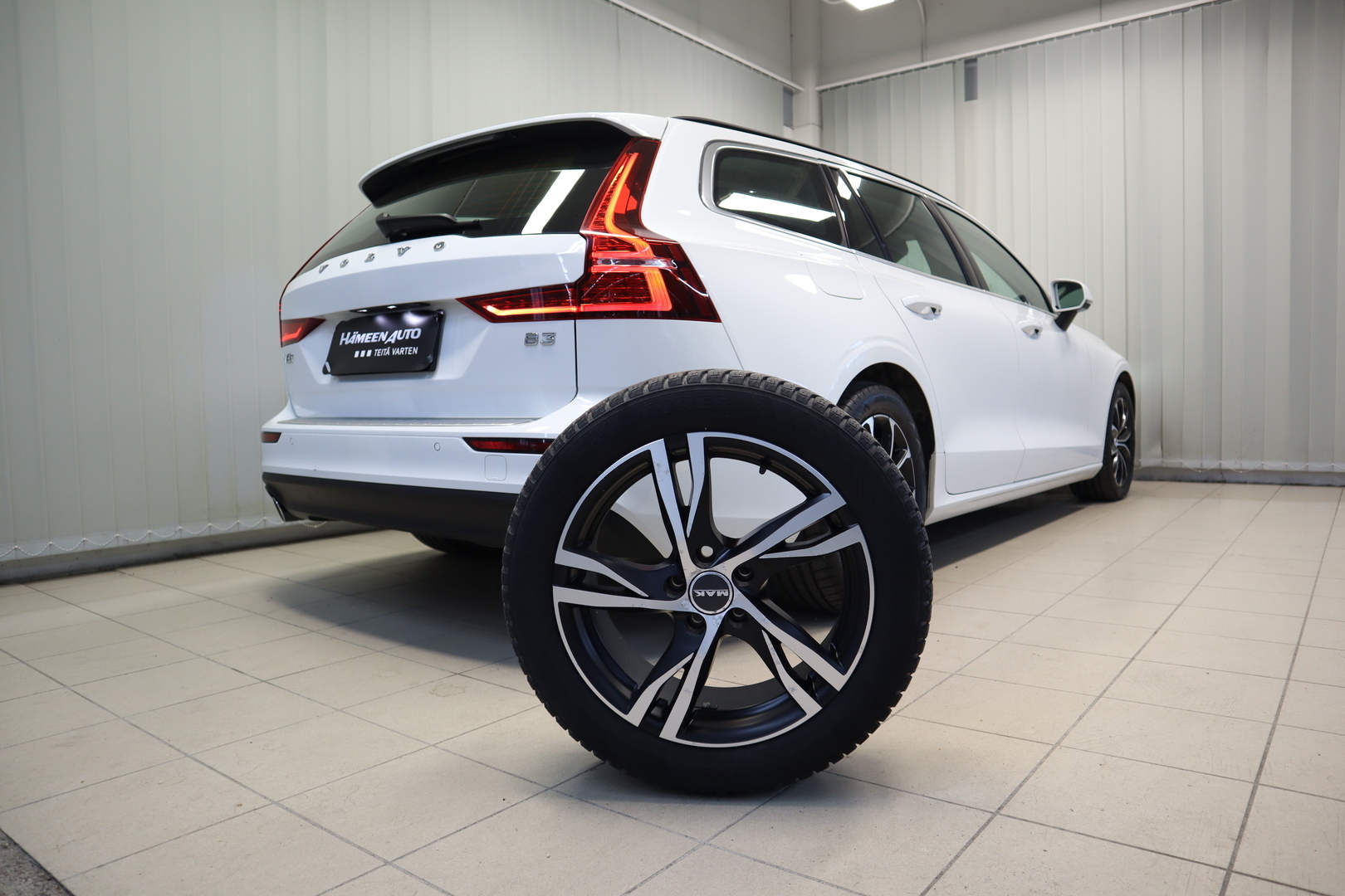 VOLVO V60 24