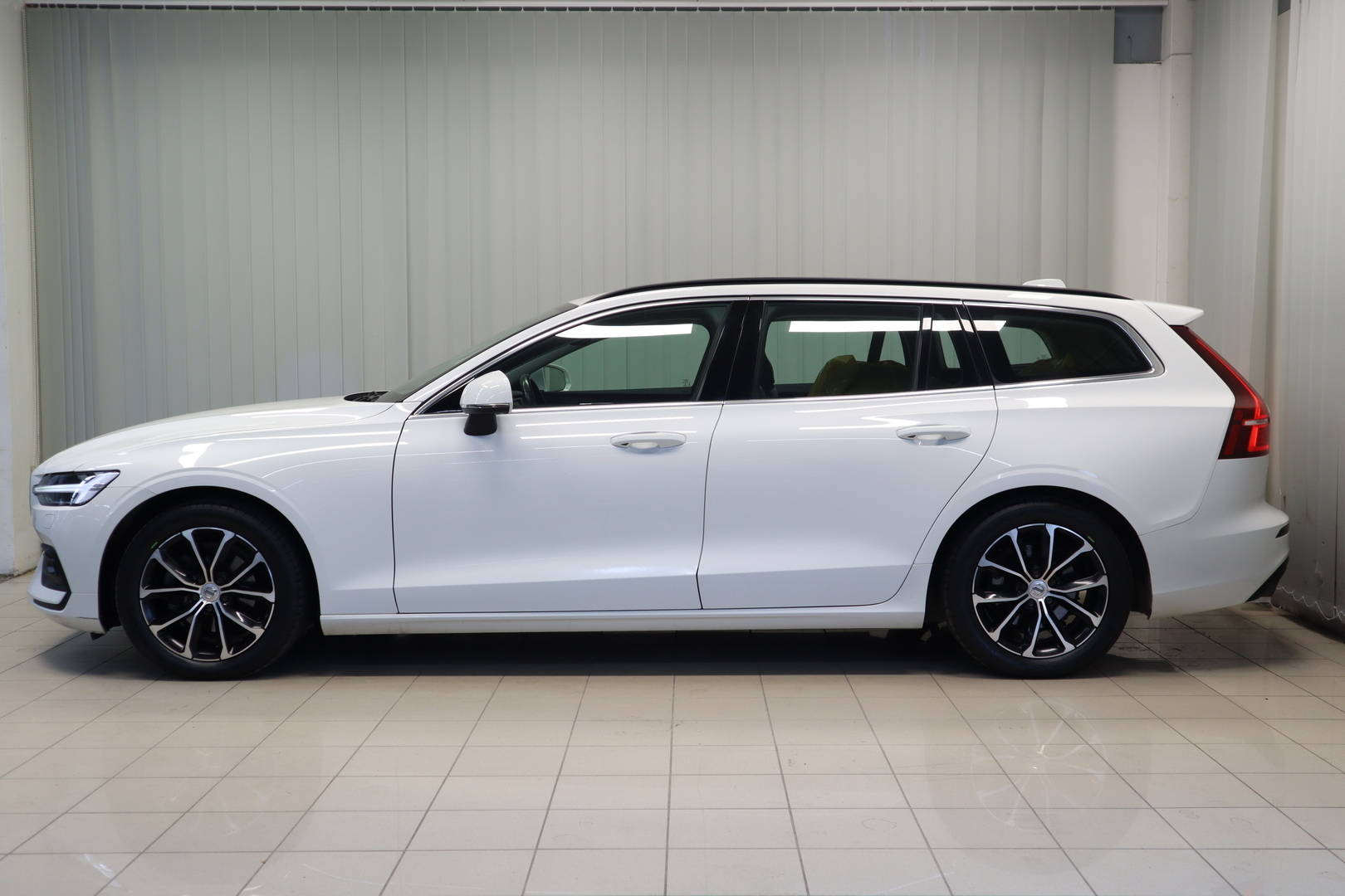 VOLVO V60 4