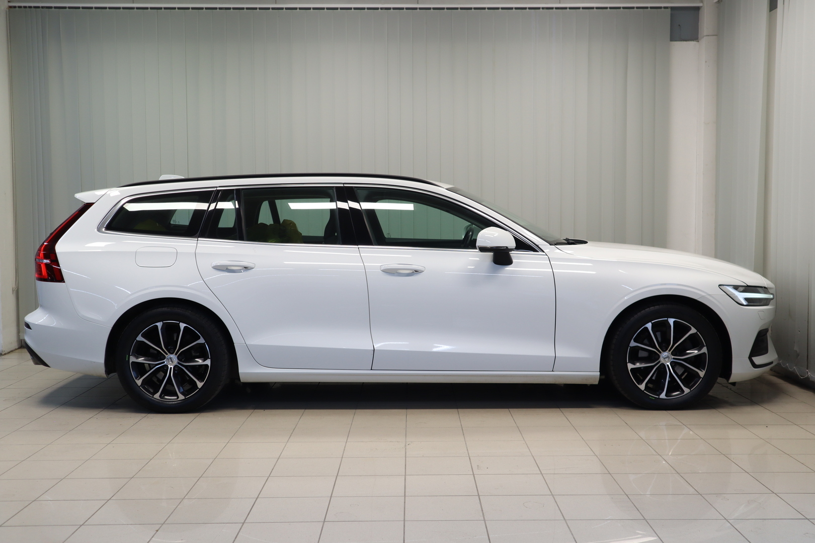 VOLVO V60 5