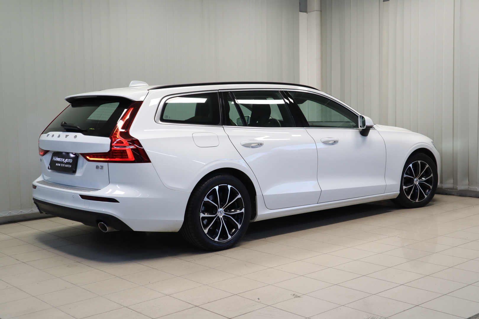 VOLVO V60 6