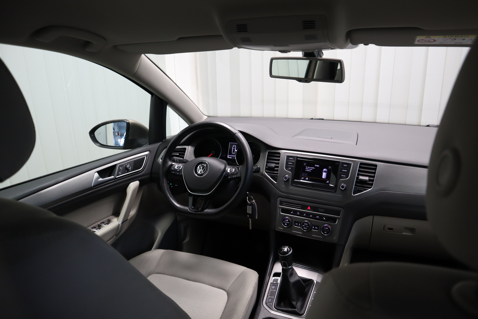 VOLKSWAGEN Golf Sportsvan 12