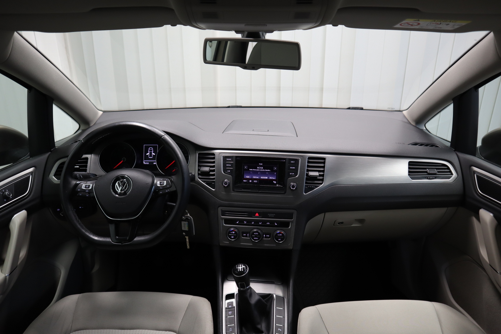 VOLKSWAGEN Golf Sportsvan 13