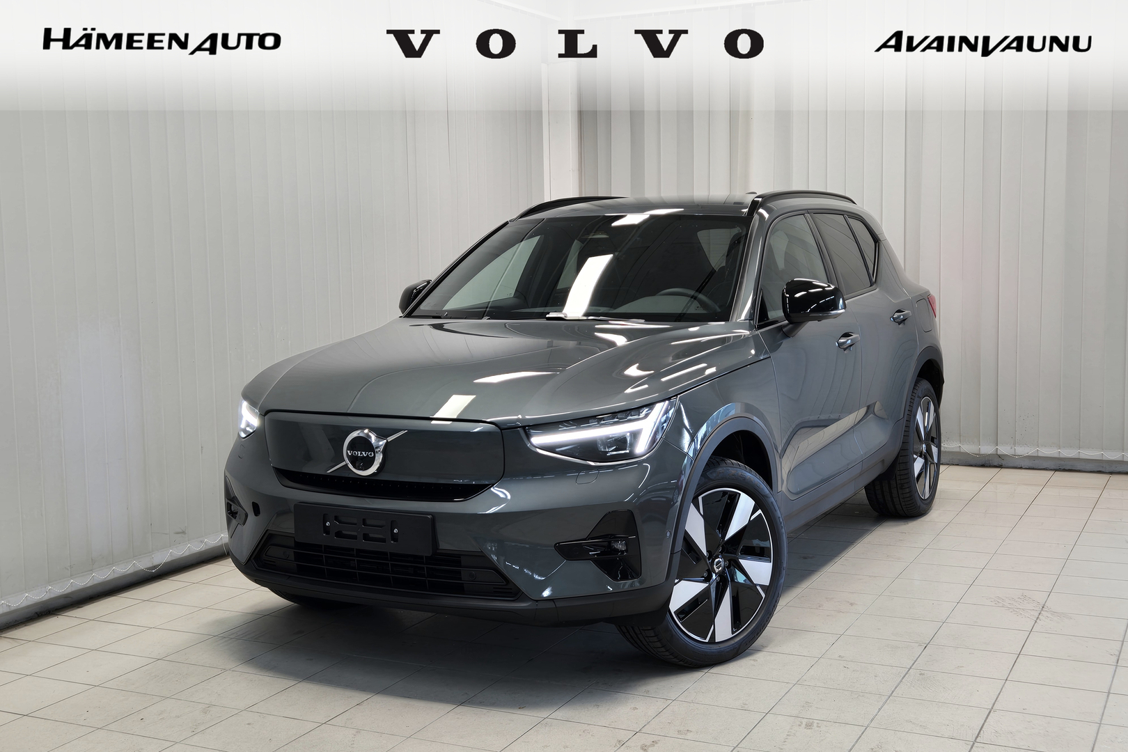 VOLVO EX40 1