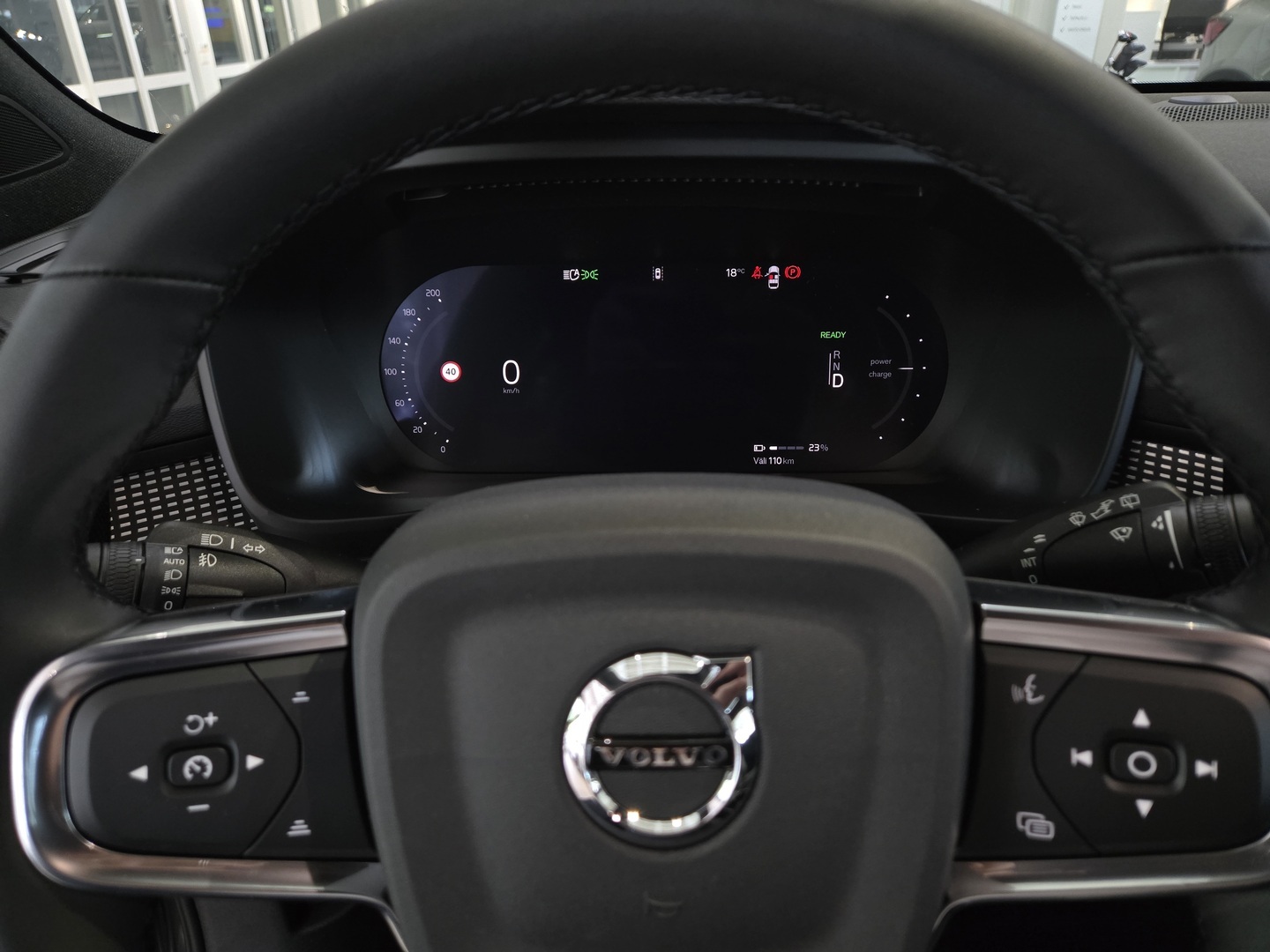 VOLVO EX40 10