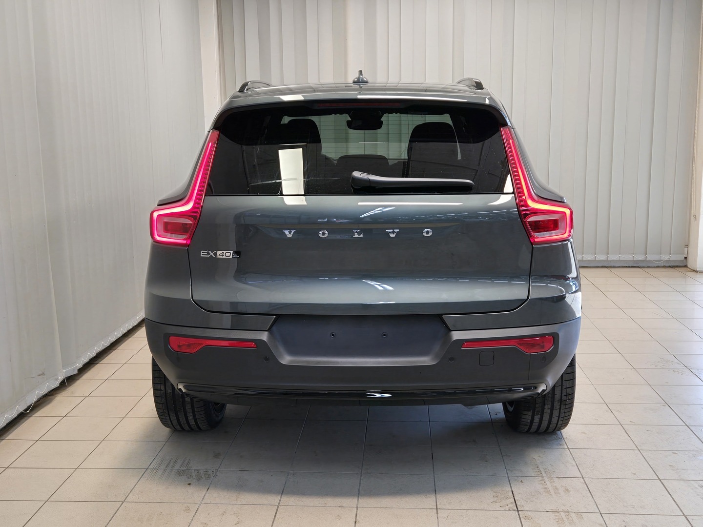 VOLVO EX40 4