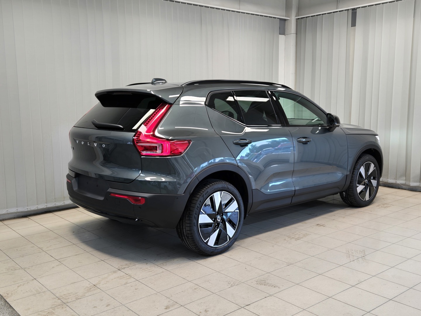 VOLVO EX40 5