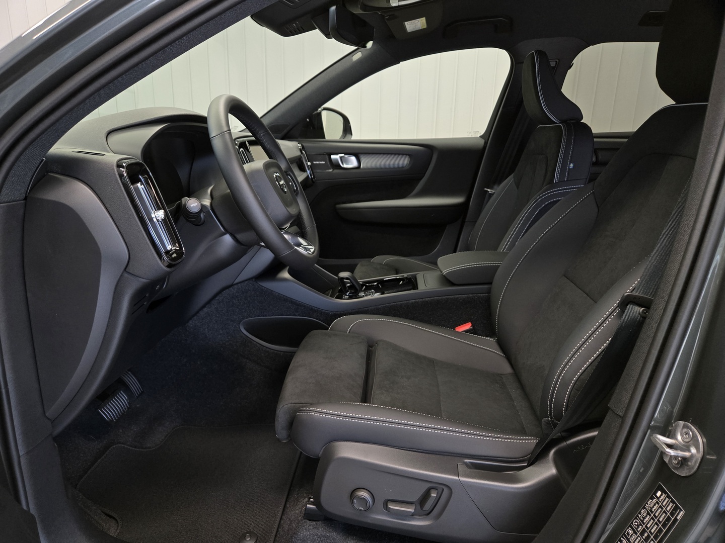 VOLVO EX40 6