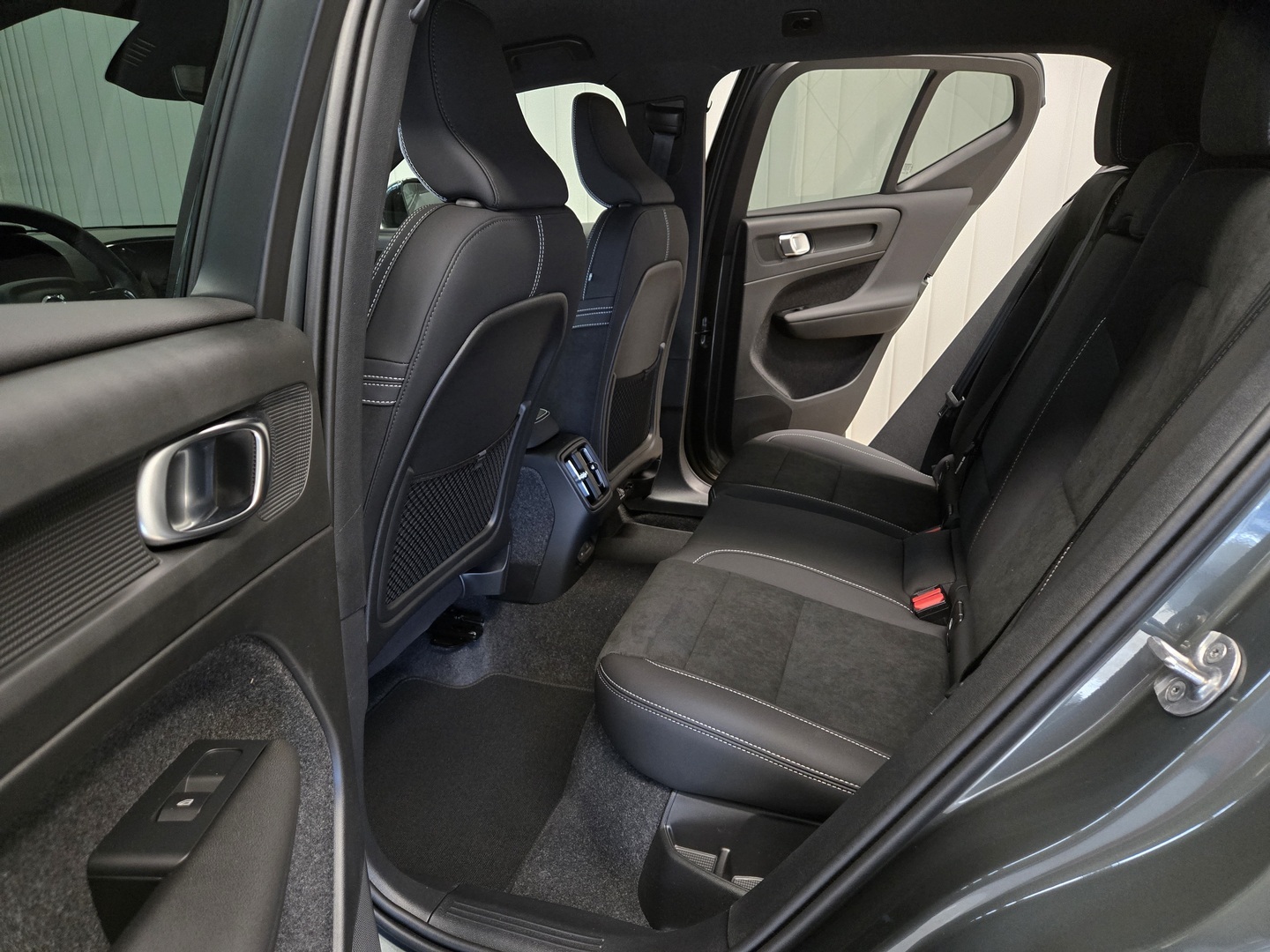 VOLVO EX40 7