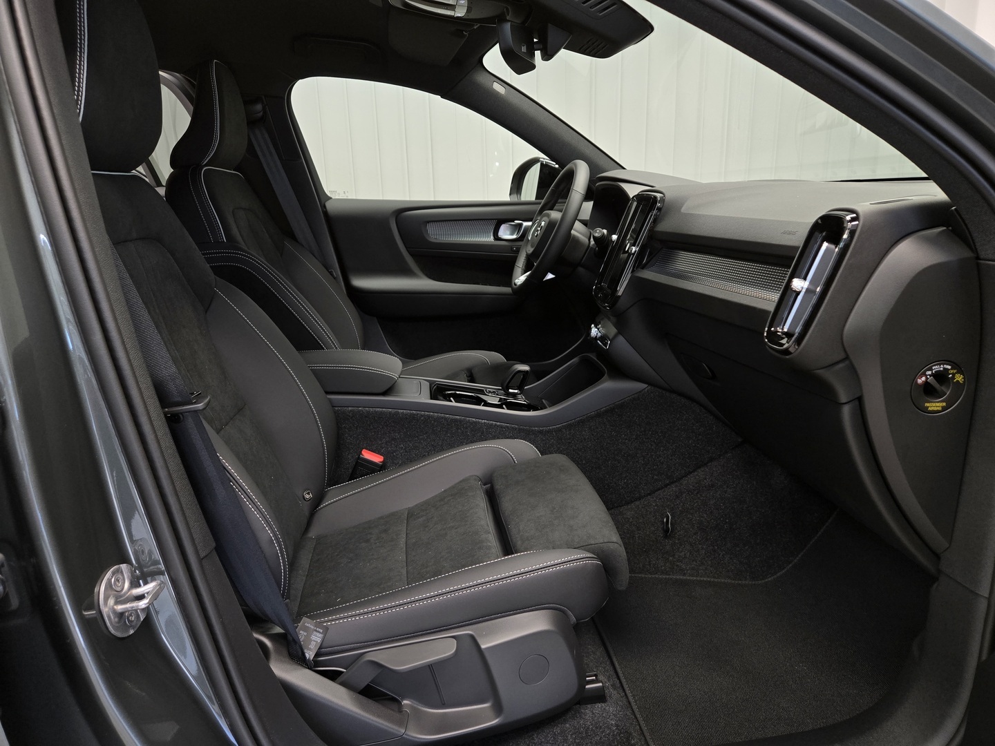 VOLVO EX40 9