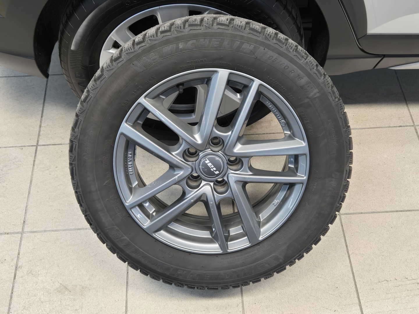 VOLKSWAGEN Taigo 15