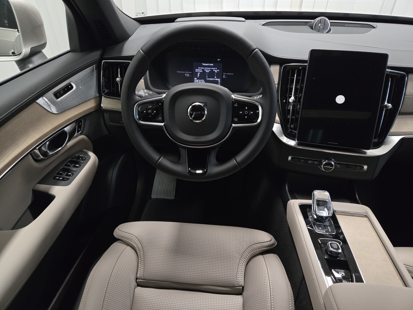 VOLVO XC90 11
