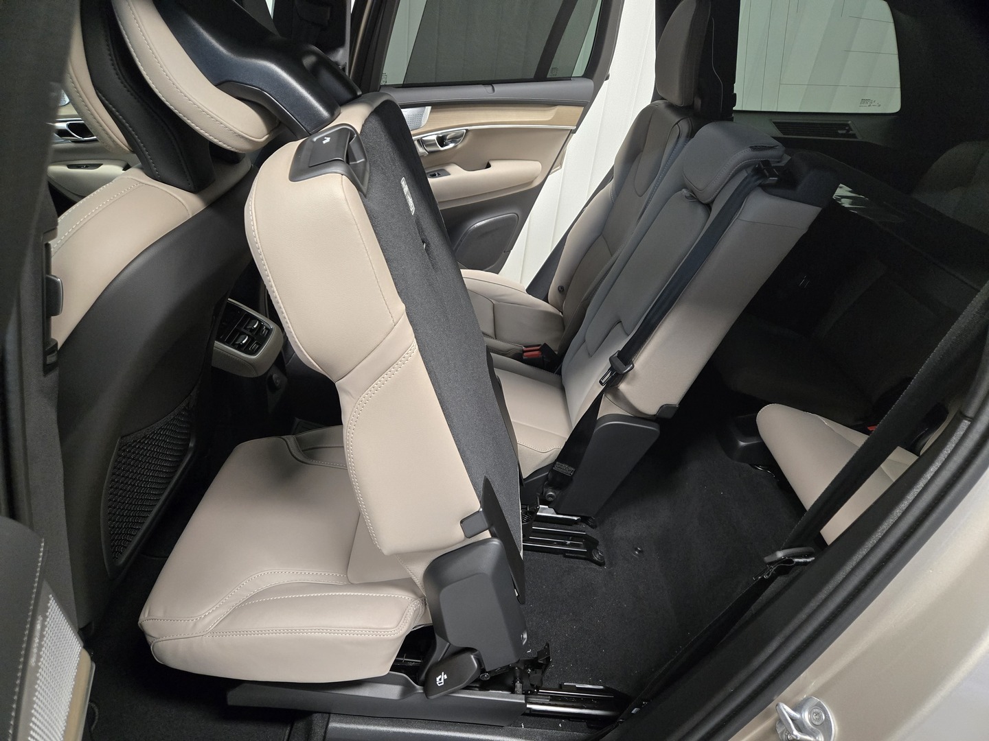 VOLVO XC90 6