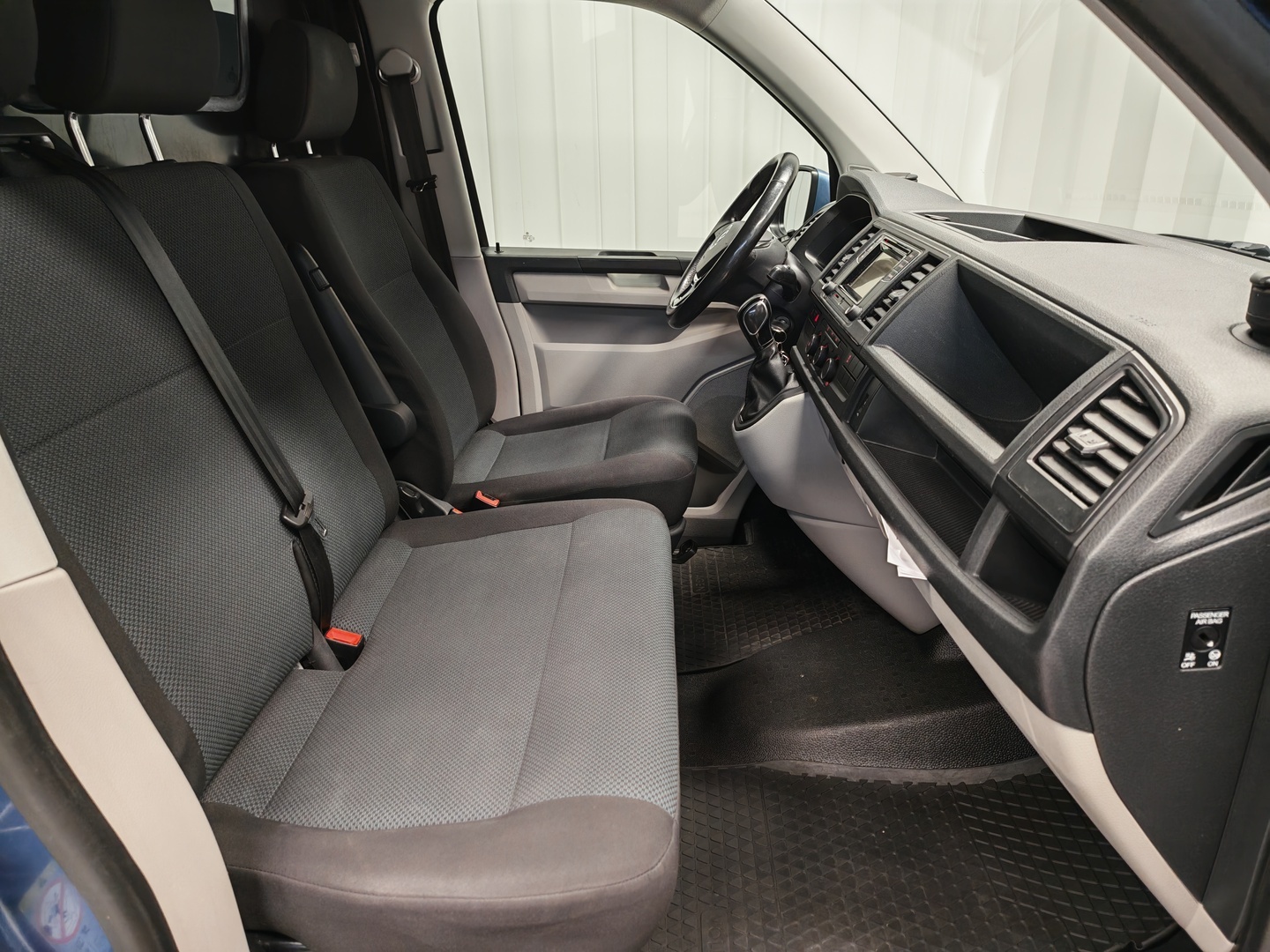 VOLKSWAGEN Transporter 10