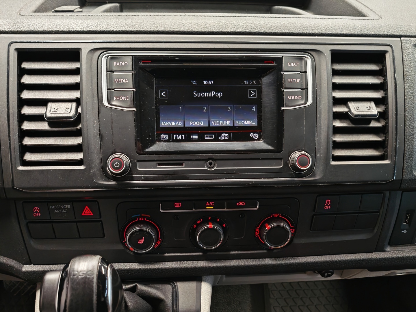 VOLKSWAGEN Transporter 12