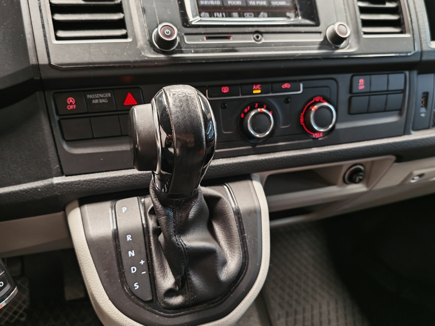 VOLKSWAGEN Transporter 13