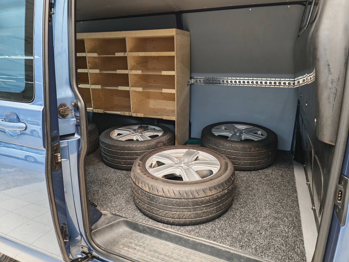 VOLKSWAGEN Transporter 15