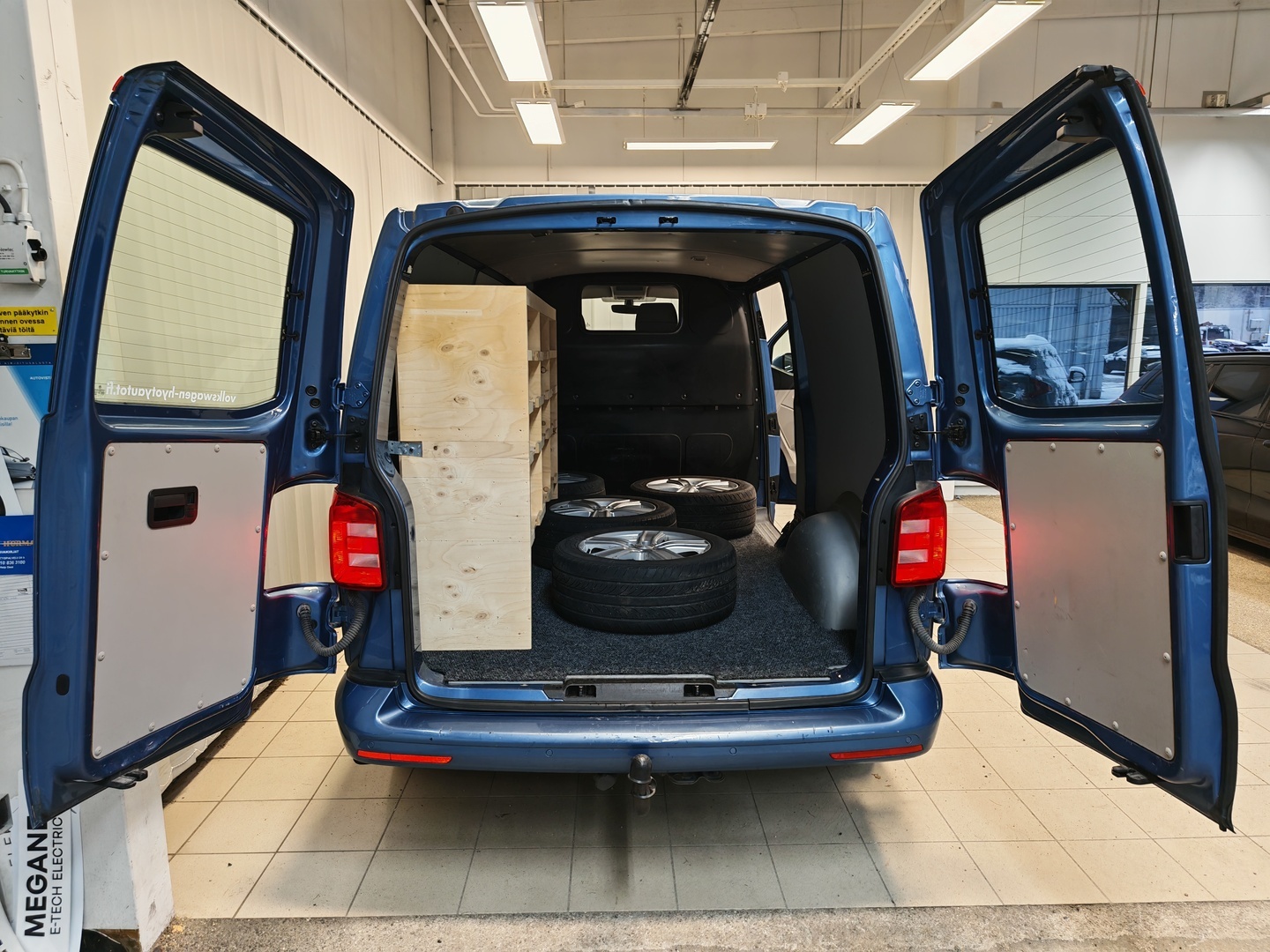 VOLKSWAGEN Transporter 17