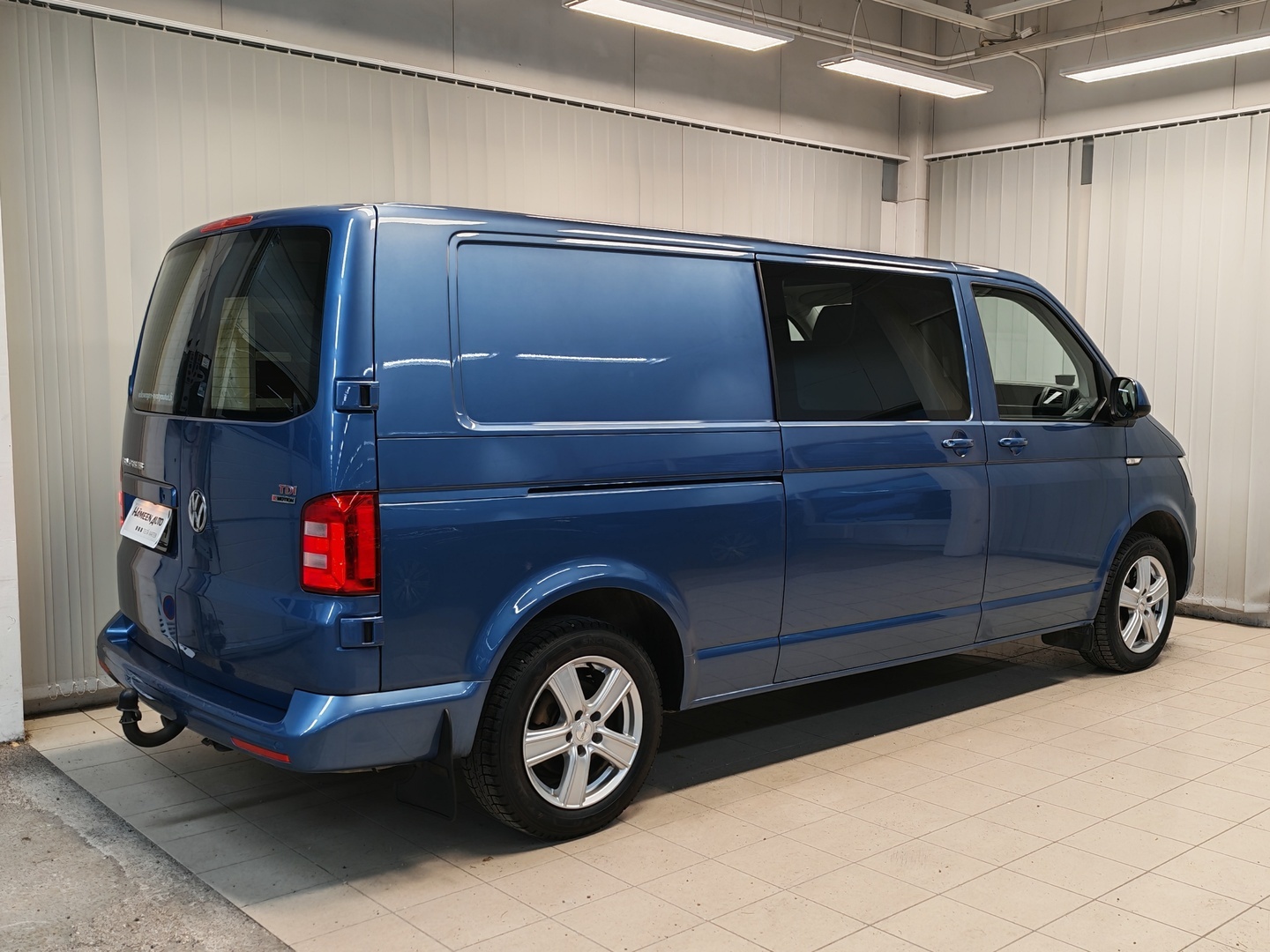 VOLKSWAGEN Transporter 2