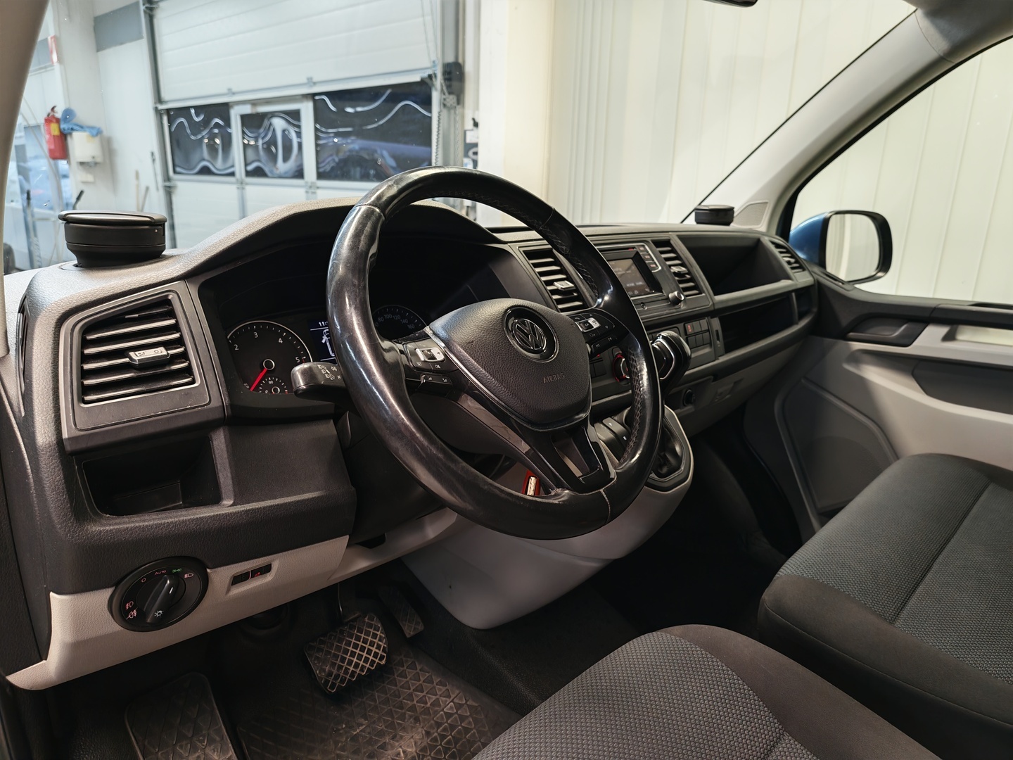 VOLKSWAGEN Transporter 7