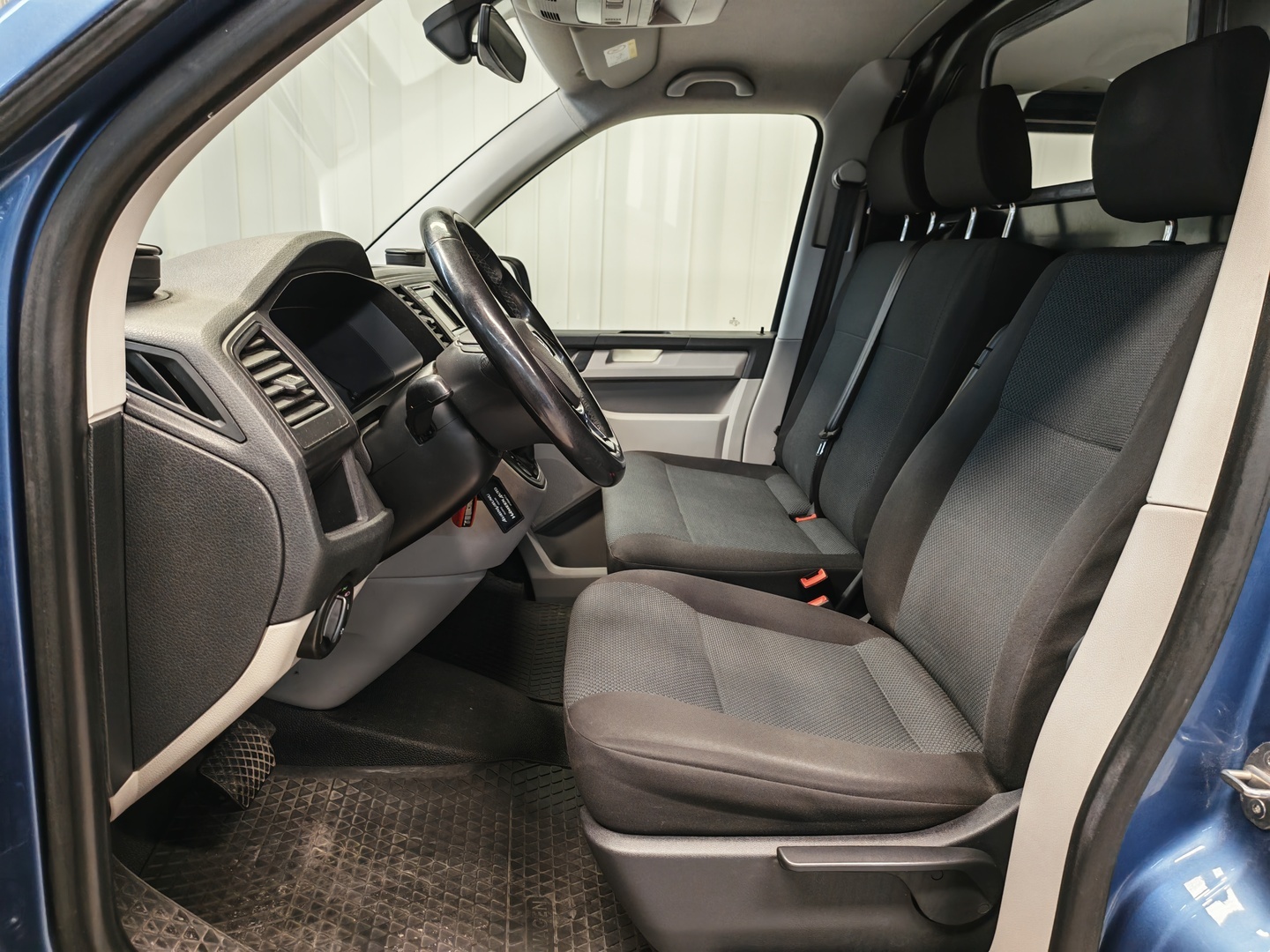 VOLKSWAGEN Transporter 9