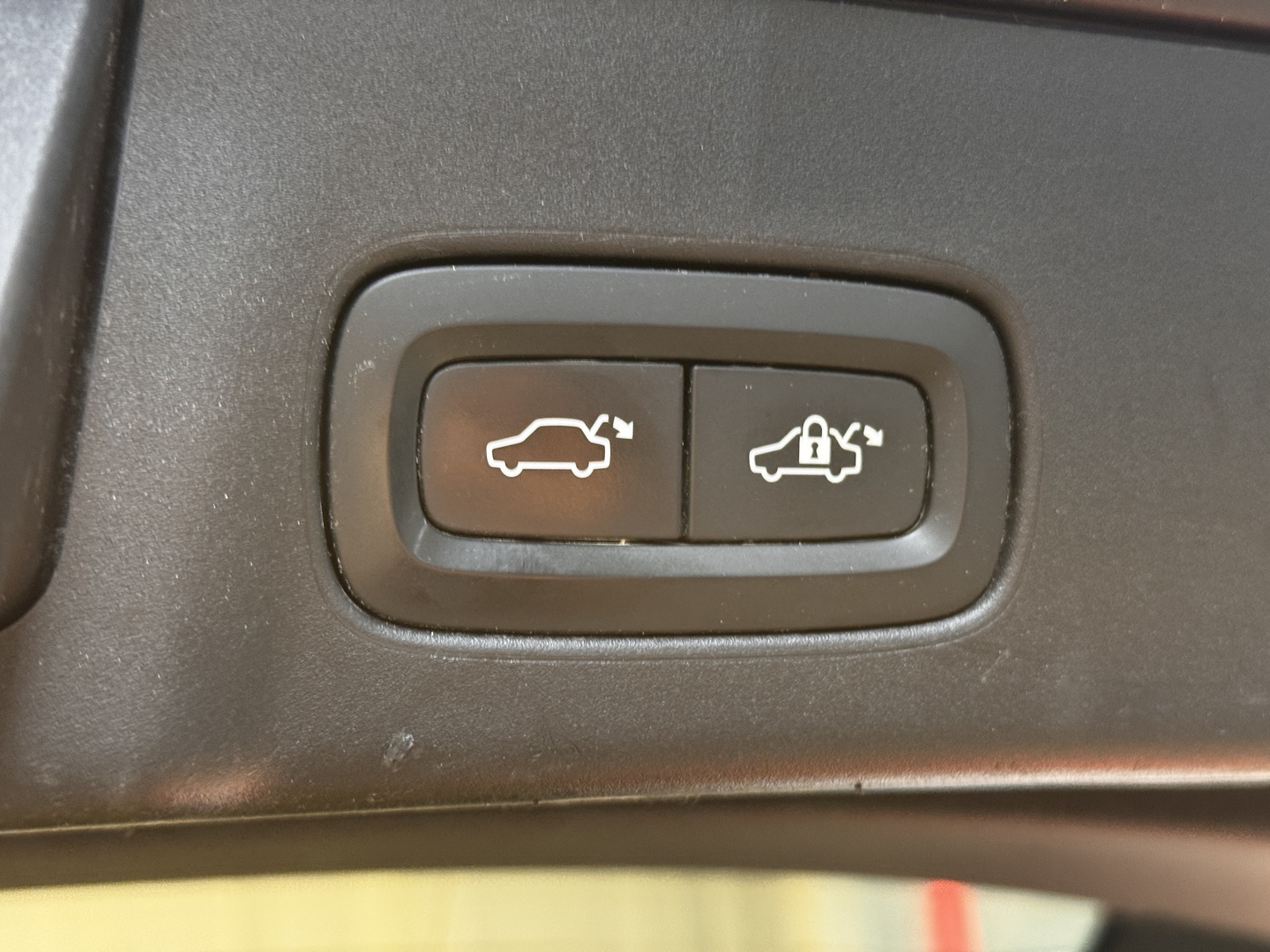 VOLVO V90 18