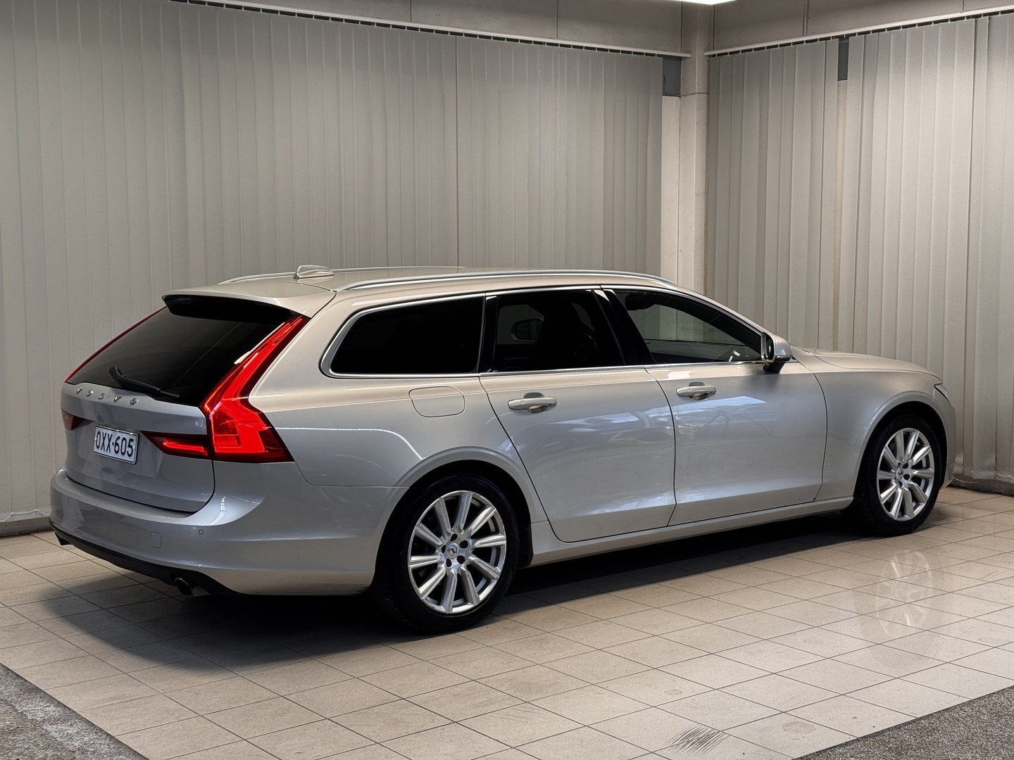 VOLVO V90 3
