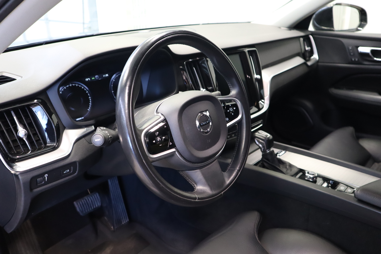 VOLVO V60 8