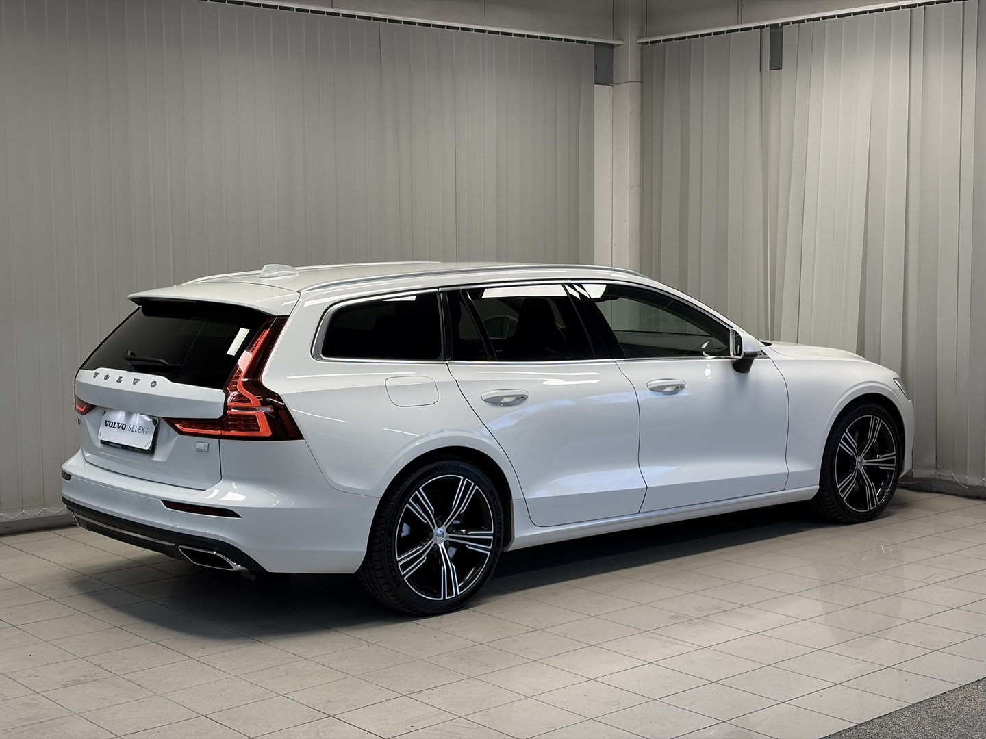 VOLVO V60 3