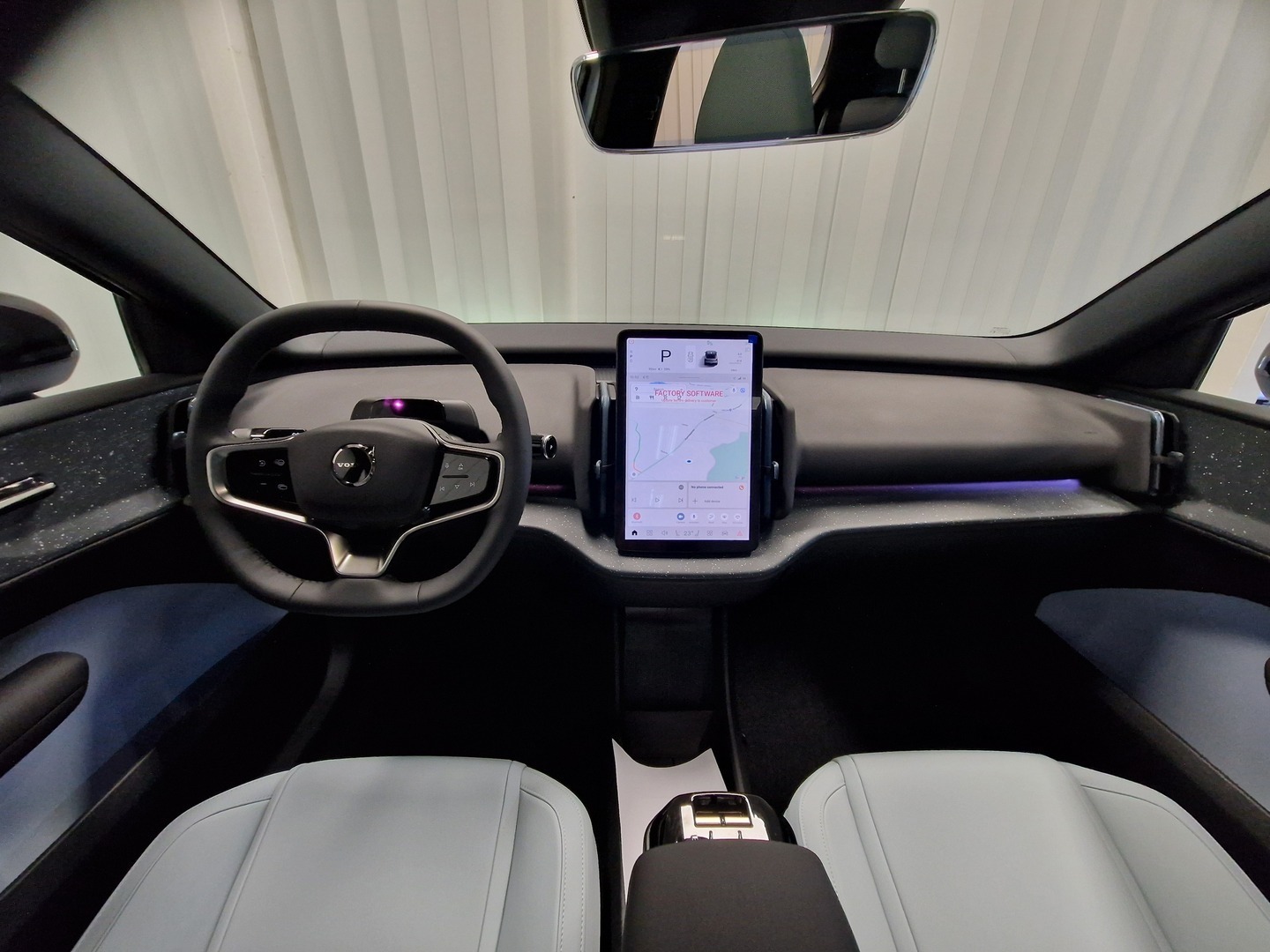 VOLVO EX30 7