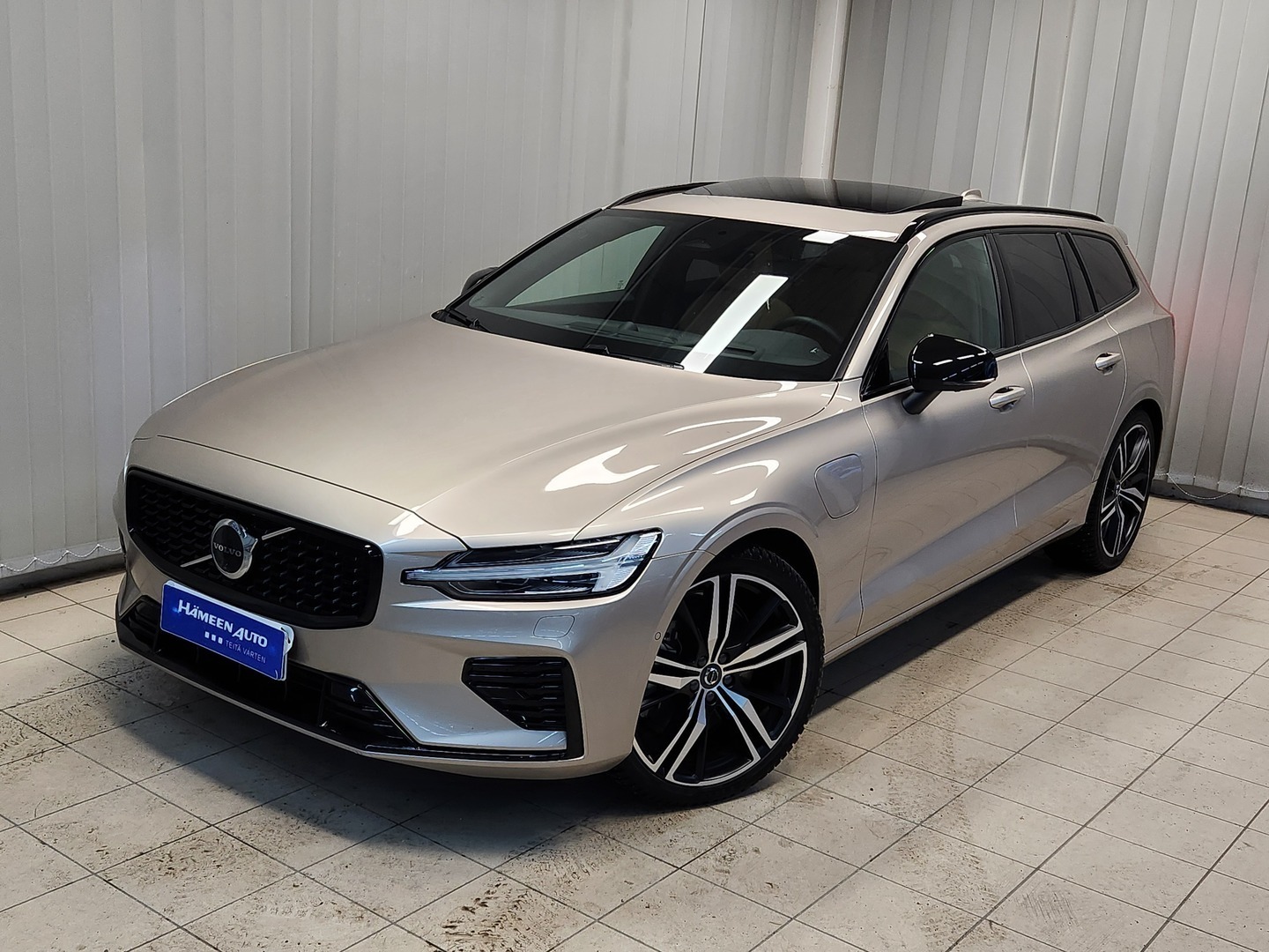 VOLVO V60 3