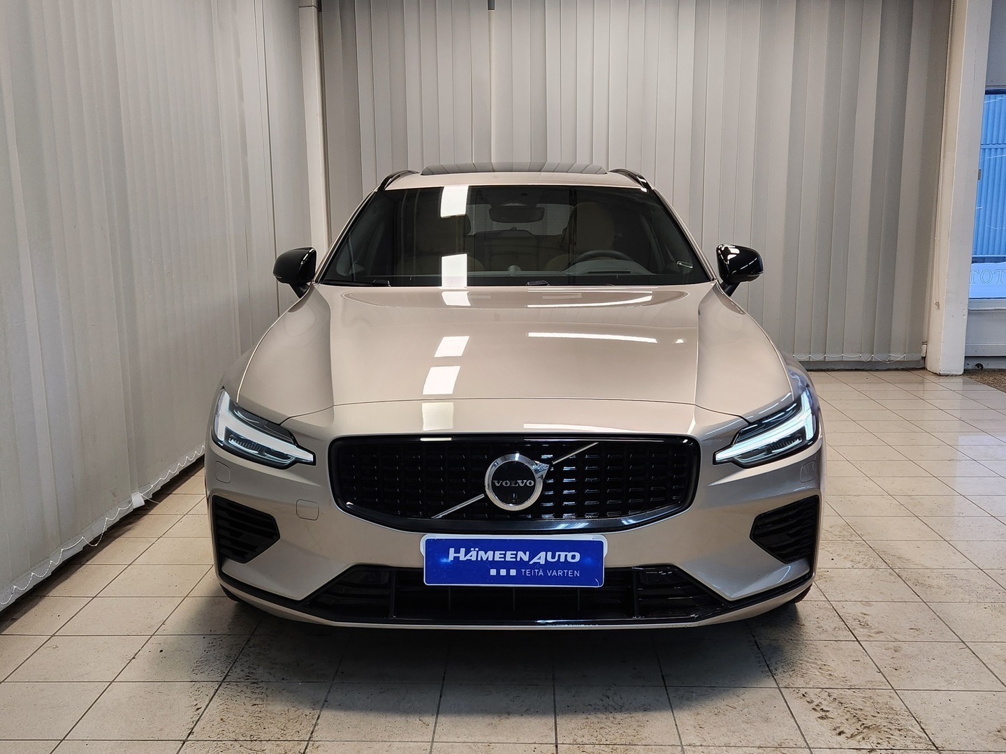 VOLVO V60 5