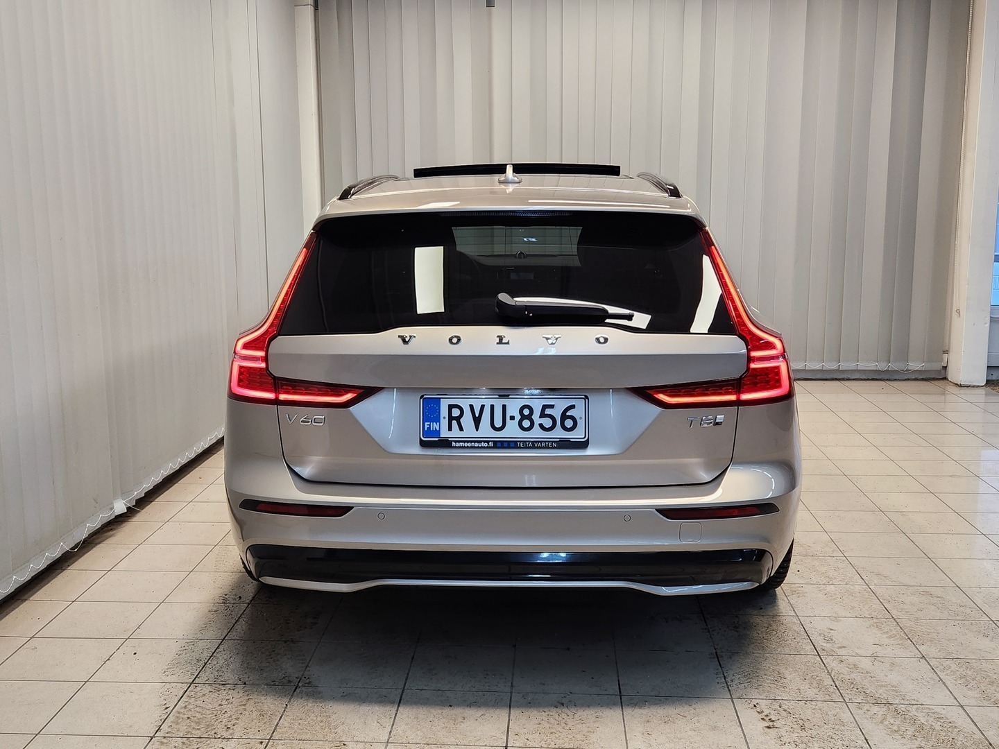 VOLVO V60 6