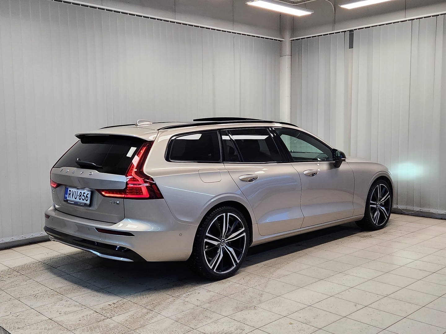 VOLVO V60 7