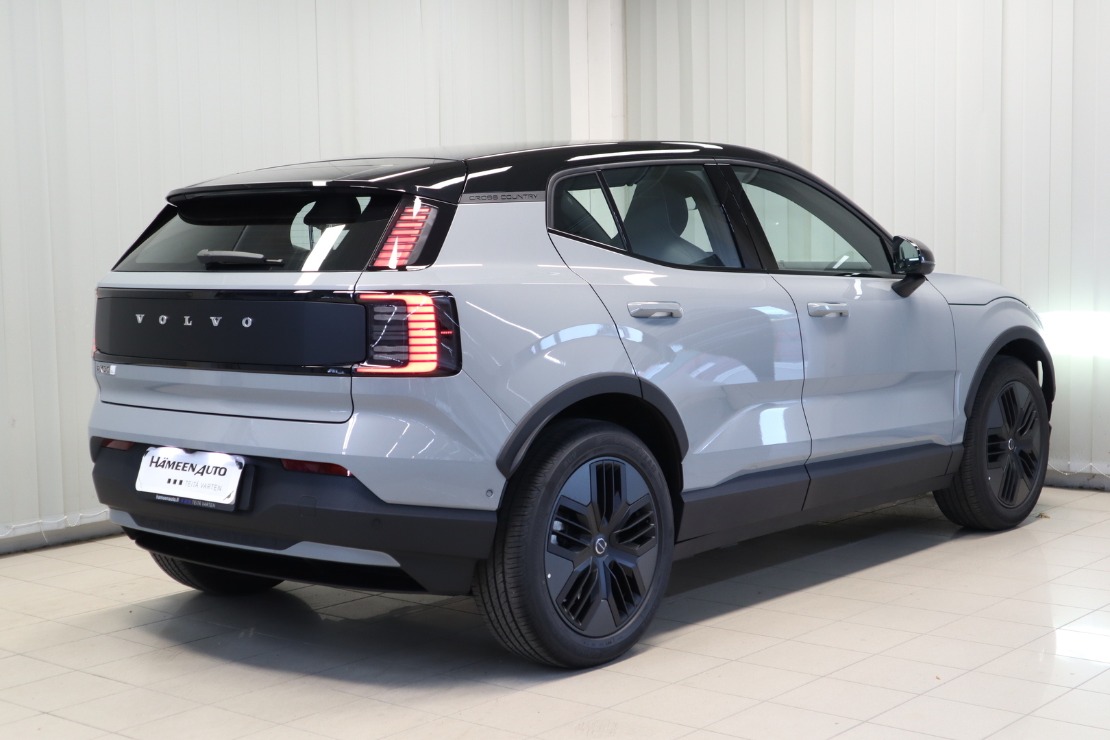 VOLVO EX30 CROSS COUNTRY 4