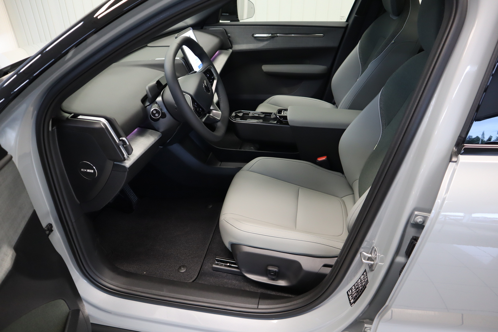 VOLVO EX30 CROSS COUNTRY 5