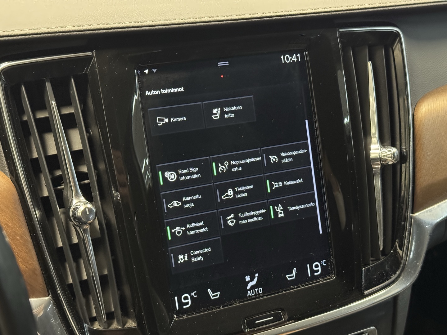 VOLVO V90 14