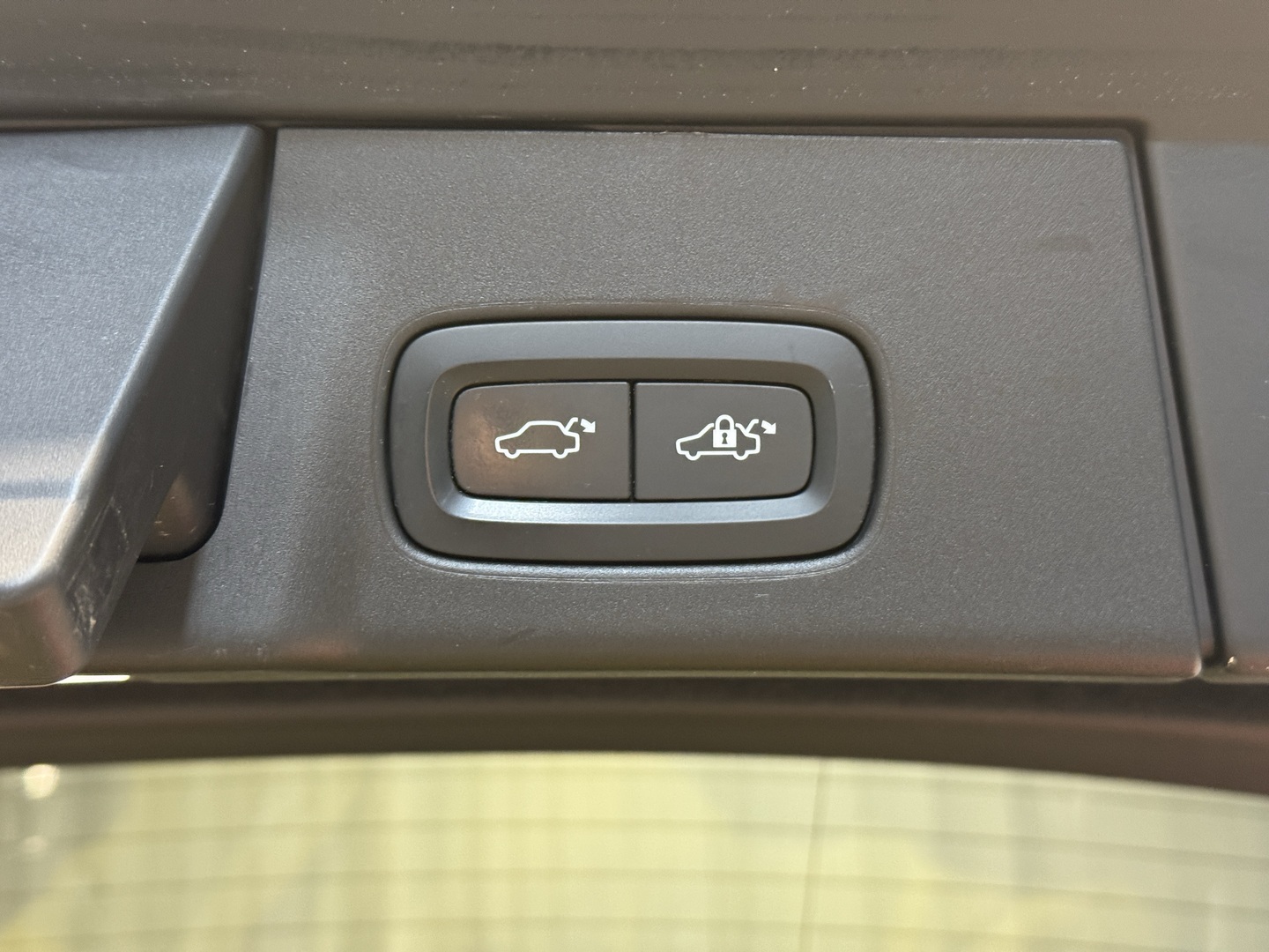 VOLVO V90 18