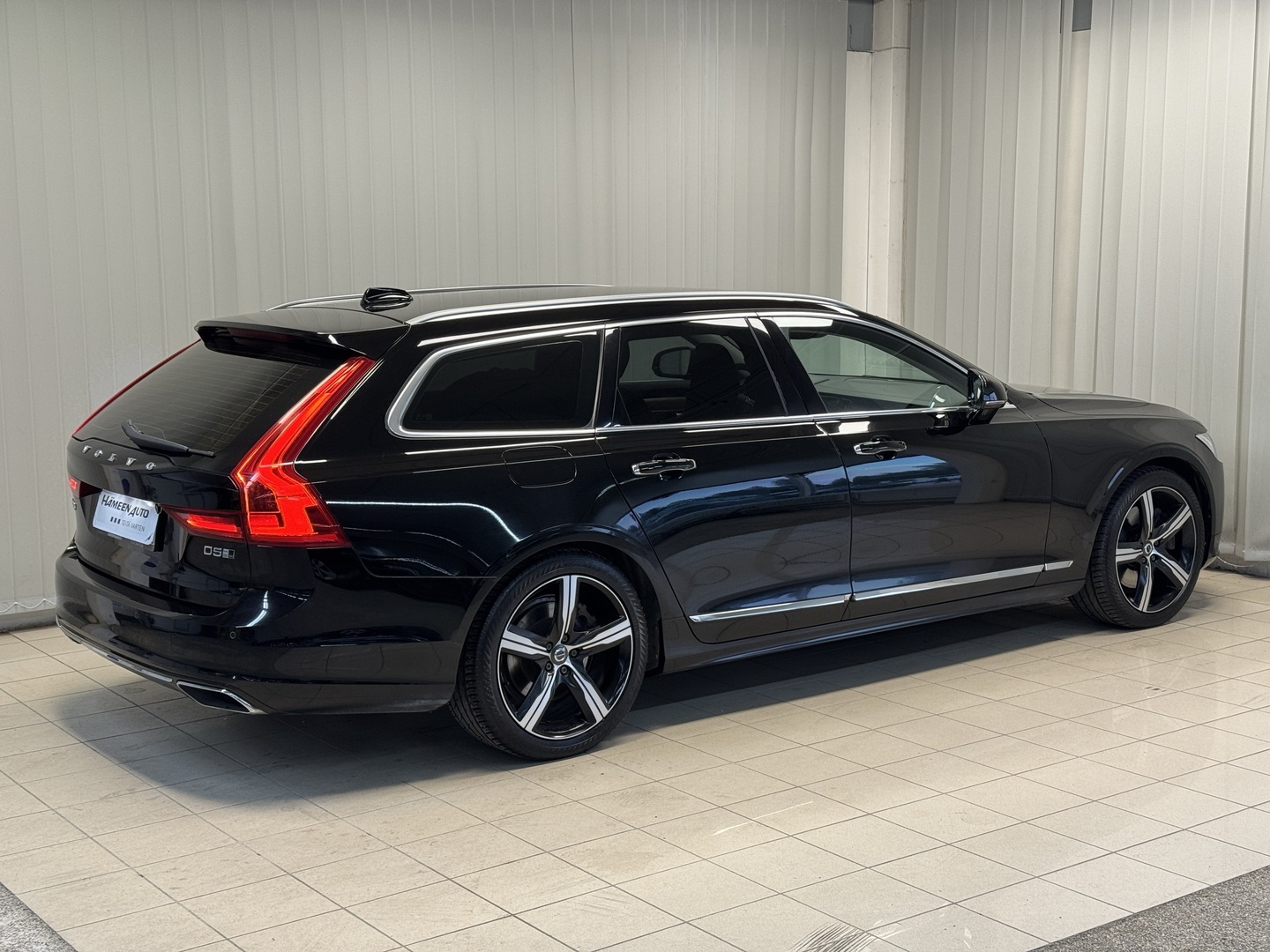 VOLVO V90 3