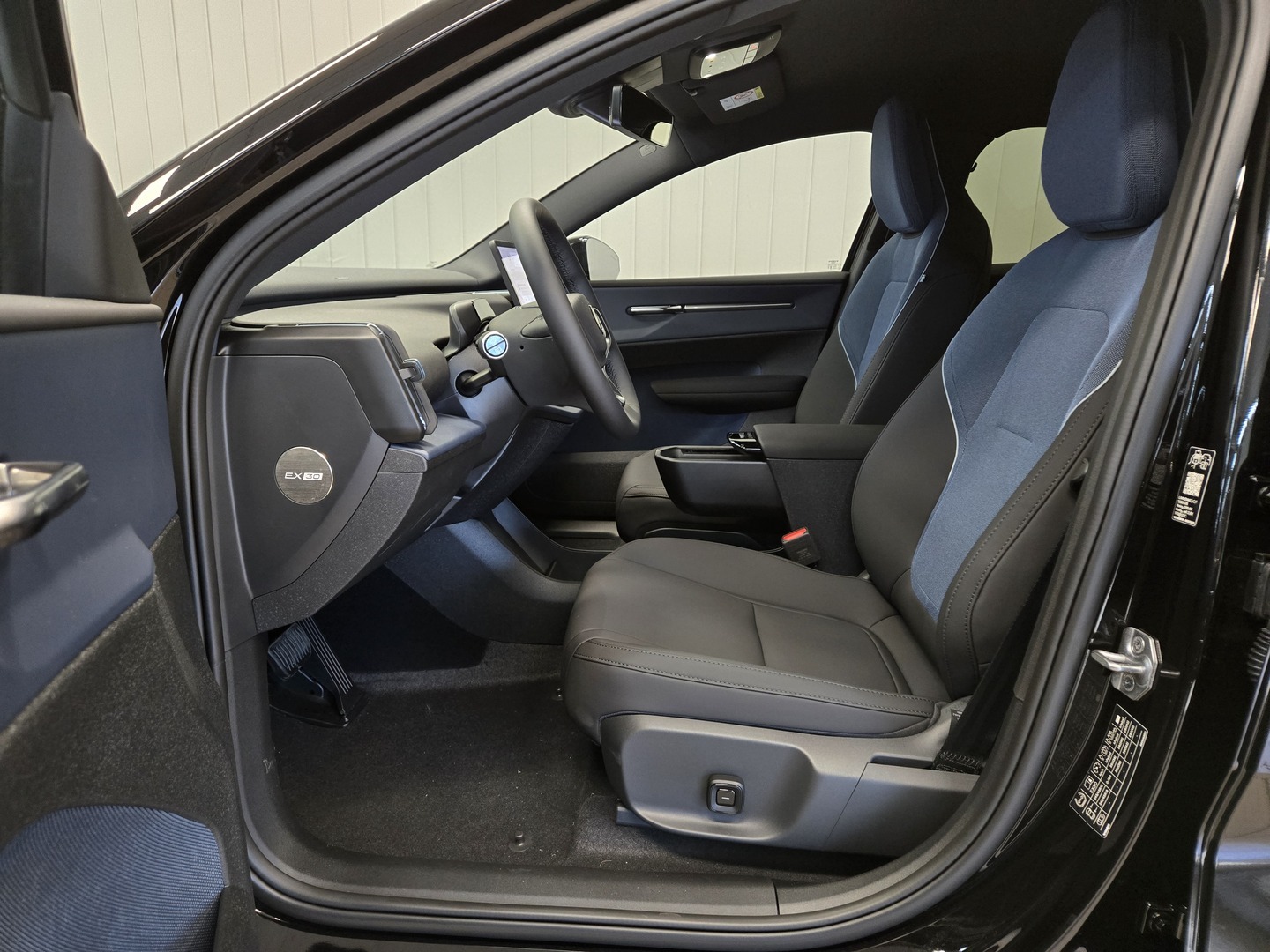 VOLVO EX30 6