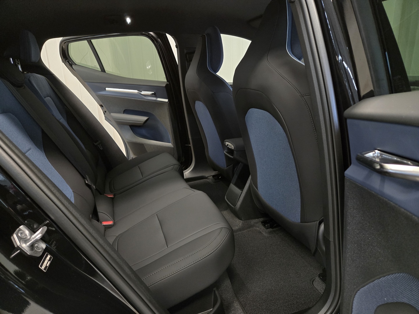 VOLVO EX30 7