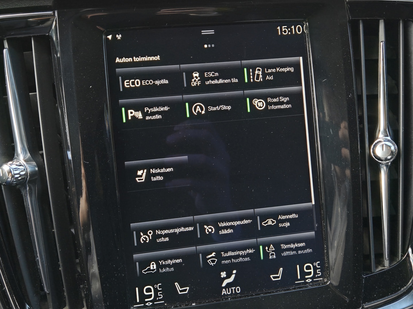 VOLVO V90 15