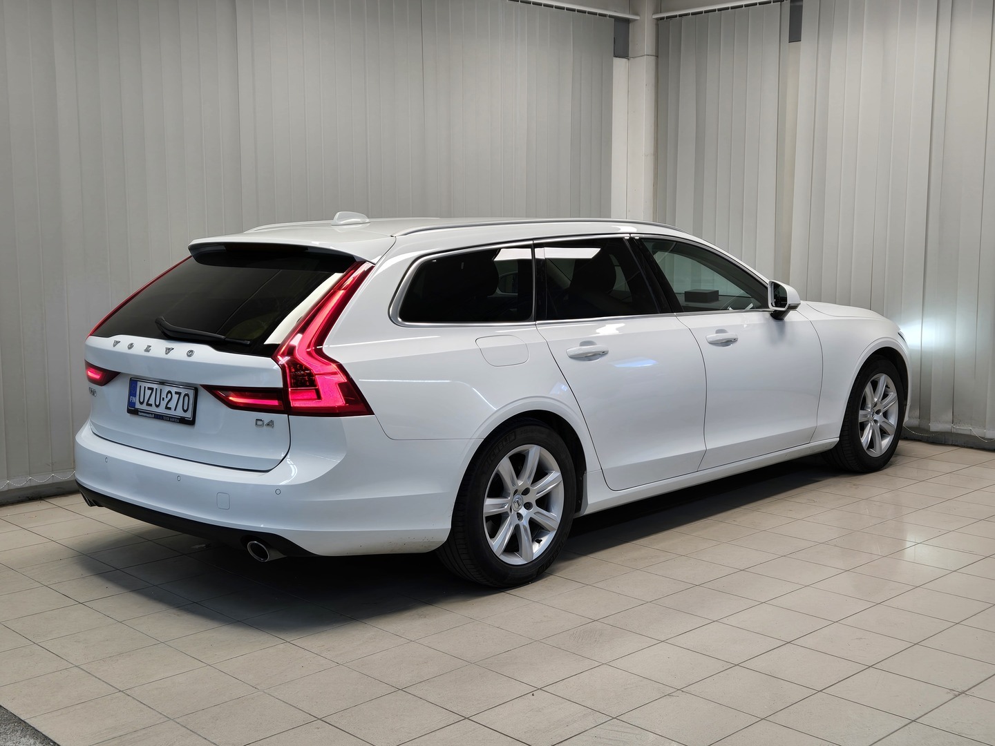 VOLVO V90 5