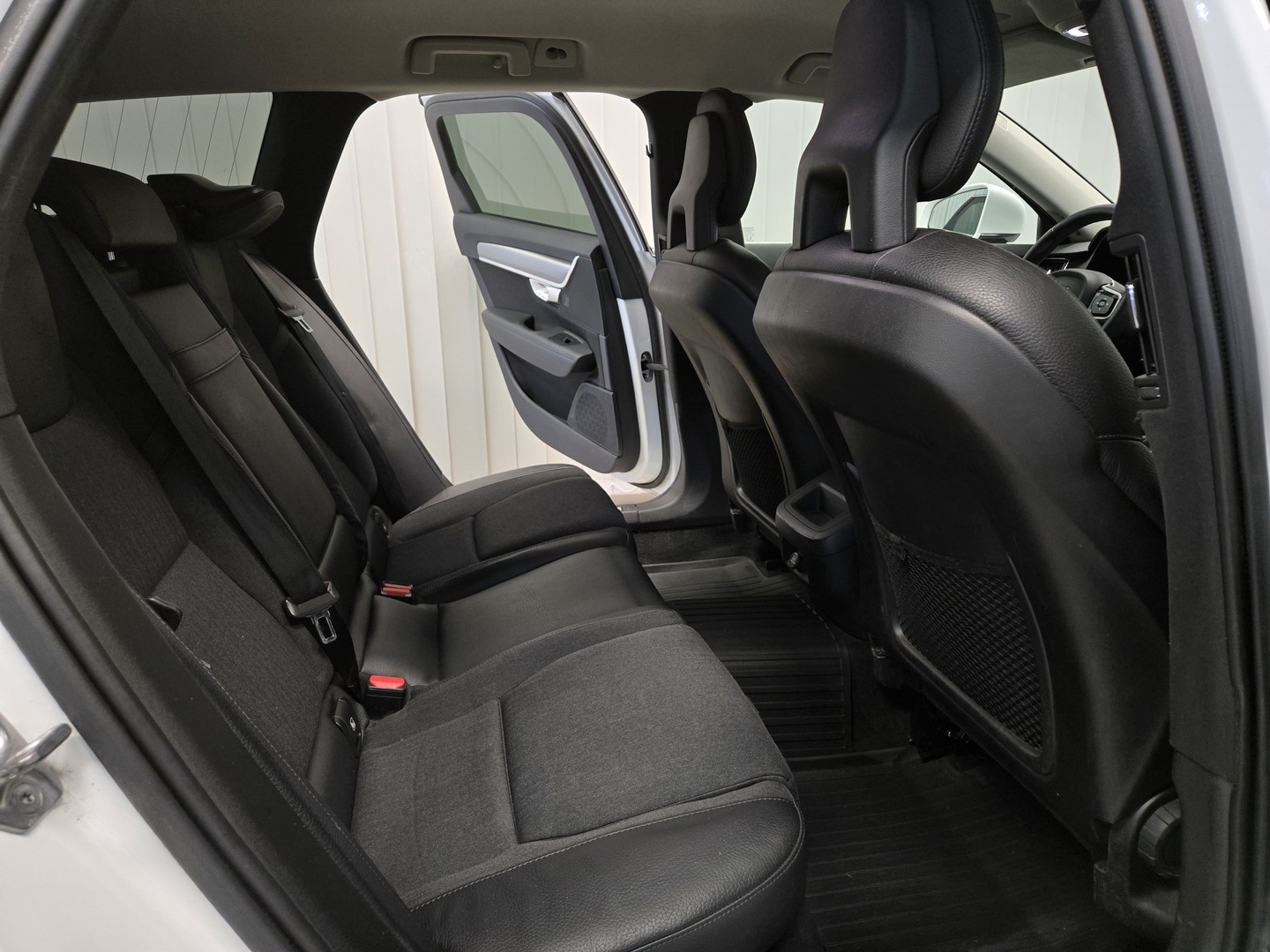 VOLVO V90 9