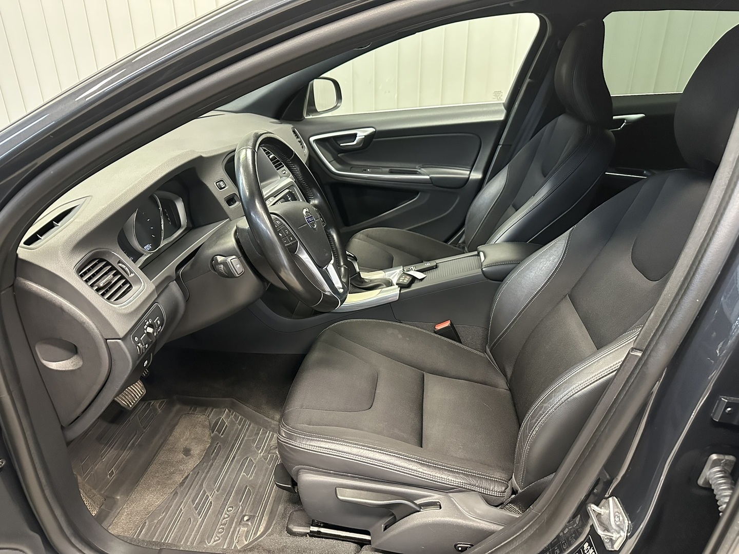 VOLVO V60 5