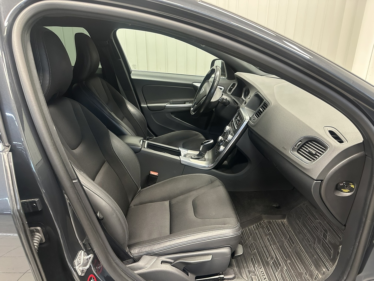 VOLVO V60 8