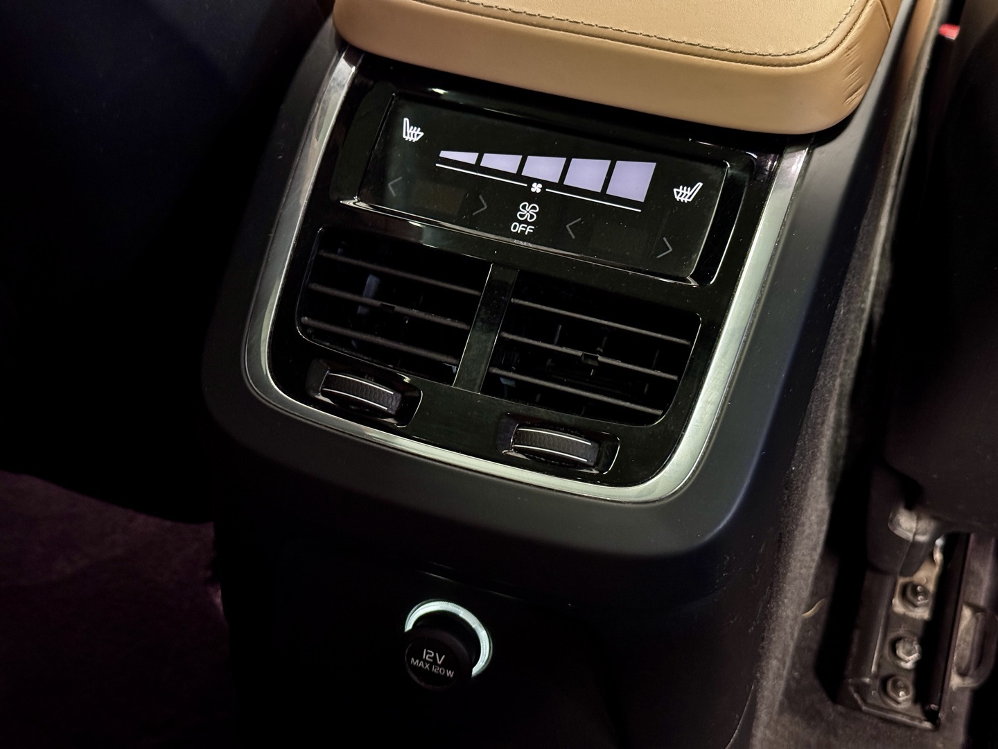 VOLVO XC90 21