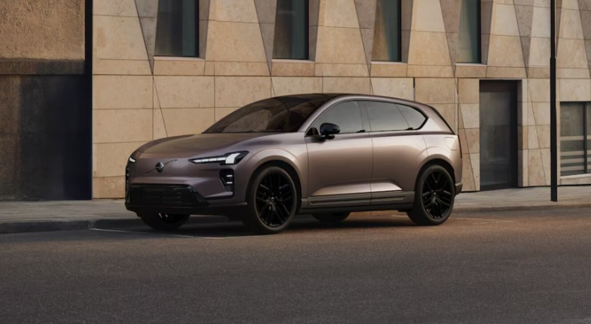 VOLVO EX60 1