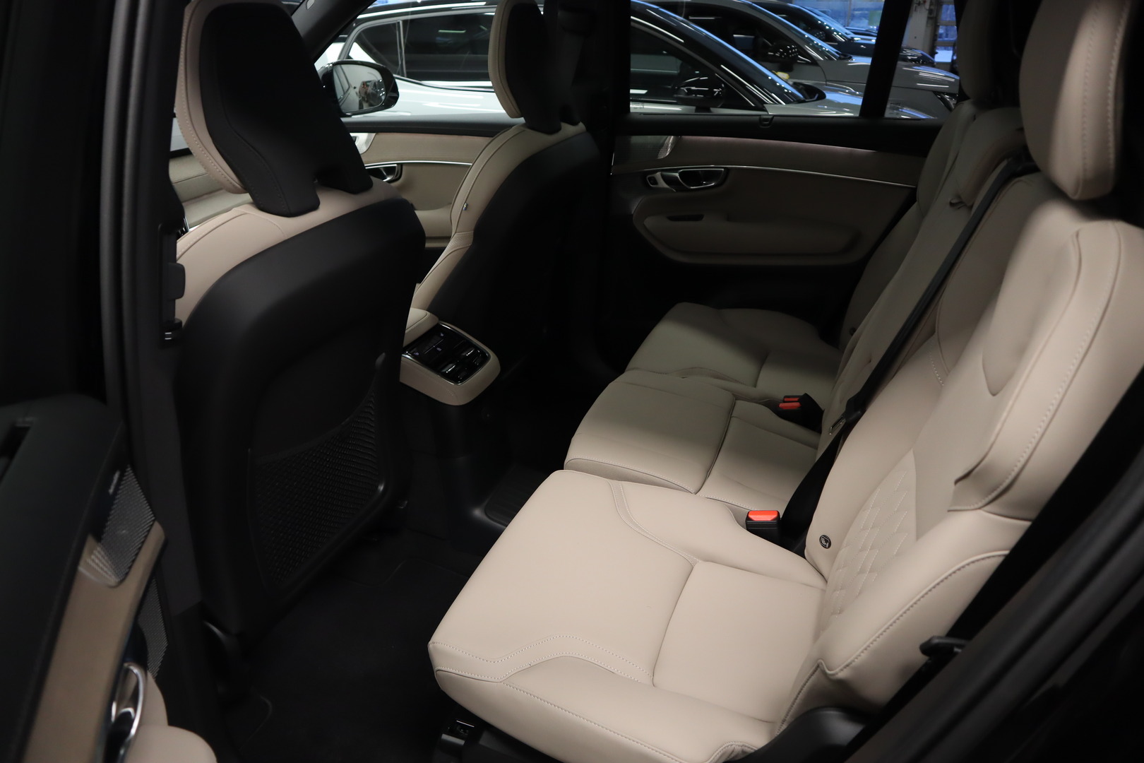 VOLVO XC90 8