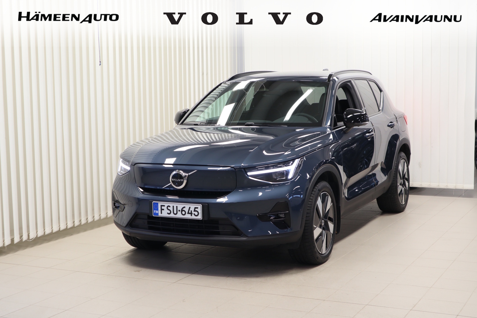 VOLVO EX40 1