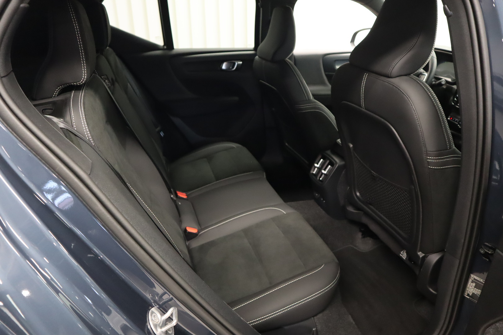 VOLVO EX40 10